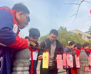 校园秒变“国风游园会”，襄阳五中学子花样闹元宵