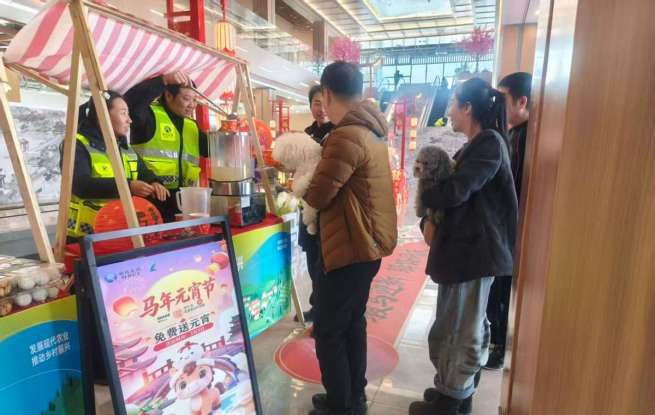 热乎元宵暖胃，手工灯笼传情，暖心满旅途