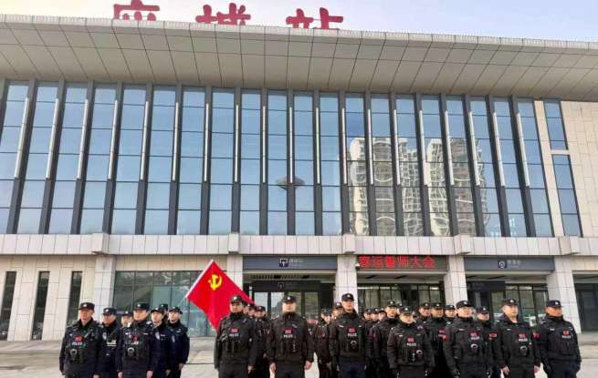 一公里和千公里奔赴 他们守护春运平安路