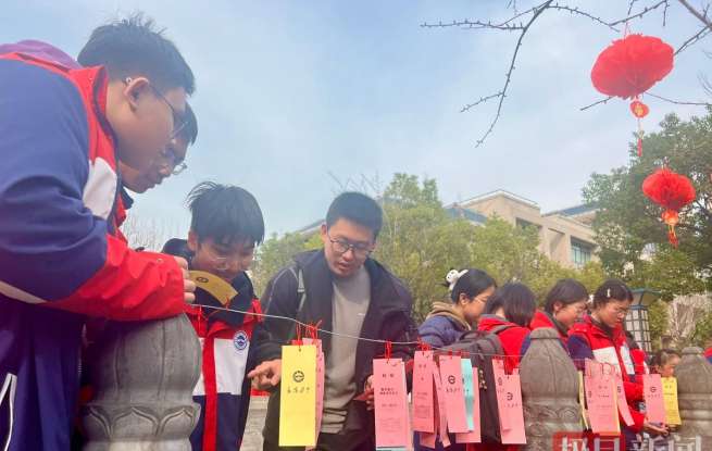 校园秒变“国风游园会”，襄阳五中学子花样闹元宵