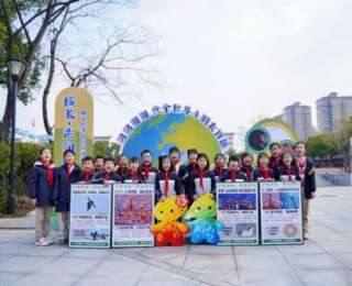 跳绳磨短了、合影带回来了、非遗学会了……薛峰小学开学典礼让每个孩子都登上“头条”