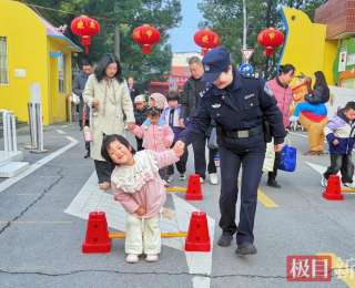 开学首日“警”色亮眼，枣阳公安全程守护，安全感拉满