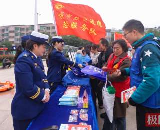 湖北孝感：“烈火玫瑰”用雷锋精神守护万家“安全感”