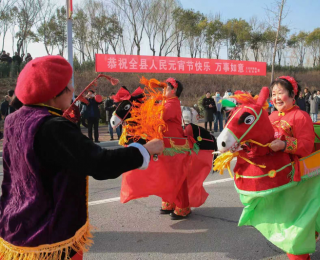 河南洛寧：非遺煥新彩 社火鬧元宵