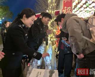 湖北咸安：“禁毒灯谜”闪亮三元庙会