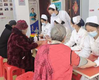 弘扬雷锋精神、点亮志愿微光，中职师生走进社区开展志愿服务