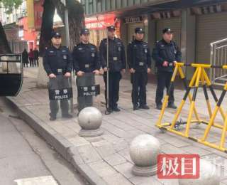 硬核“护学岗”护航开学季，嘉鱼公安筑牢校园安全屏障