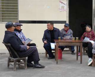 襄阳两人获评湖北省“岗位学雷锋标兵”，一位是金融“反诈能手”，一位是“解忧诗人”