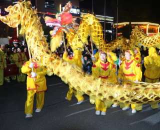 英山：龙狮闹元宵 国风花灯秀