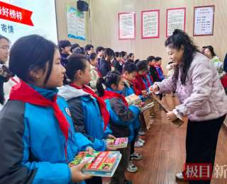 “成长田”里播爱心！田寨社区与襄阳三中接力，把雷锋故事讲给弟弟妹妹听