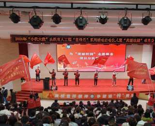 专业“破圈”服务“出彩”！湖北二师1.7万志愿者让雷锋月“常青”