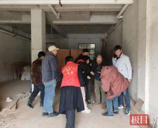 梯子倒下的那一刻，他们飞奔而来——赤壁凤凰山社区15分钟“生死时速”暖人心