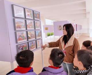 丹青绘精神，笔墨传新风——湖北美术学院绘画学院与江夏区红旗大道学校联合举办“画说雷锋”主题作品展