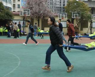 开学第一周，学校的操场“燃”起来了