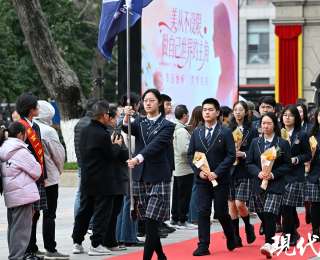 父母和老師是他們成長(zhǎng)的底氣，南京一中18歲成人儀式展現(xiàn)教育溫度