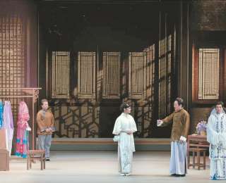 新編滬劇《風(fēng)雪夜歸人》首演 經(jīng)典煥新聲，青春擔(dān)重任