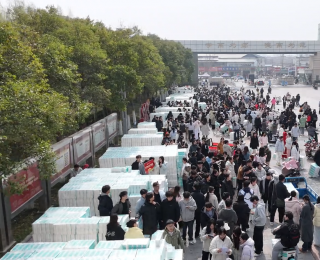 全網(wǎng)羨慕！河師大連續(xù)33年為女生送上暖心禮