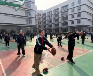 新學(xué)期來(lái)啦！讓每一位學(xué)生“身上有汗、眼里有光”