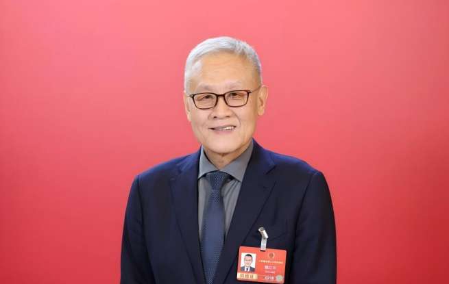 筑牢民族健康基石，君乐宝魏立华建言学生奶普惠全覆盖