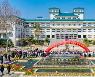 7万株鲜花扮靓春日校园！武生院郁金香暨春菊展开幕