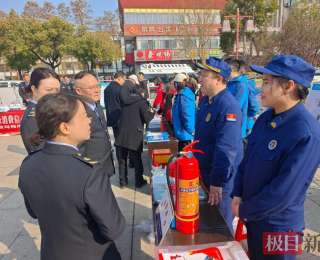 湖北公安县消防为市民送上消防安全知识“大餐”