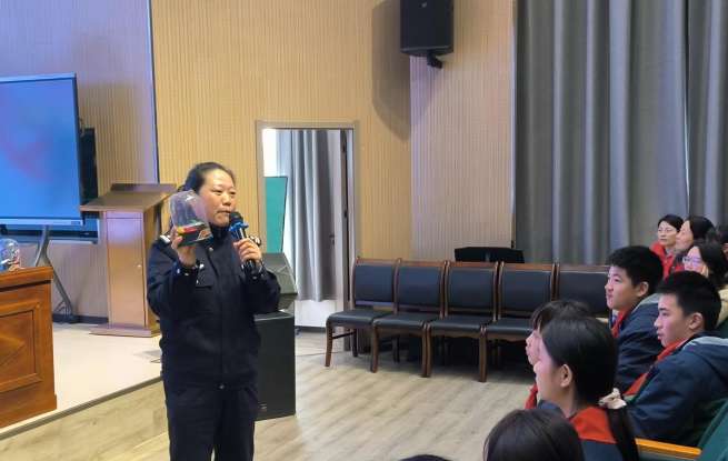 识破“零食陷阱”远离“伪装毒品”，这场校园禁毒课干货满满