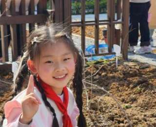 校家社组队植绿，把“春天”种进泥土里！