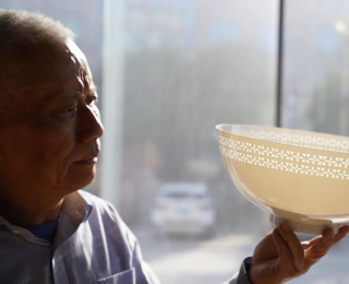 景德鎮(zhèn)薄胎瓷匠人：毫厘之間 追求技藝新高度