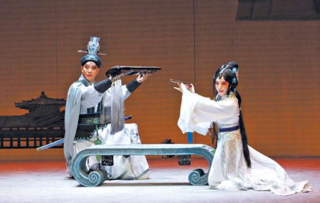 早春京城舞臺(tái)文學(xué)底色鮮明