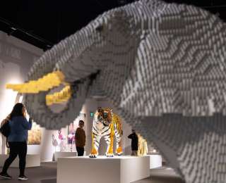 乐高积木艺术作品展亮相多伦多