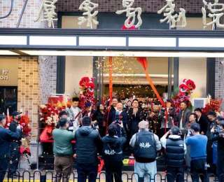 4分钟抢空、12万人想看！德云社进军上海，相声真的“打”到滑稽戏门口了……郭德纲：我们本就是一家人