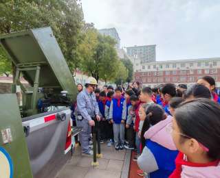 人工增雨車開進(jìn)校園，小學(xué)生零距離“把脈”氣象