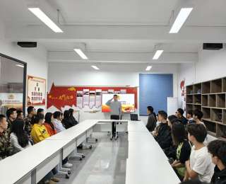 從特戰(zhàn)尖兵到“兵教頭”，他選擇二次入伍