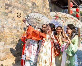 九古奇村焕新颜 乡村旅游人气旺