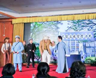 红烛点亮清华园：一场穿越百年的精神对话