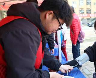 十余项志愿服务“一站式”亮相，襄州这个社区把“雷锋”请到了居民身边