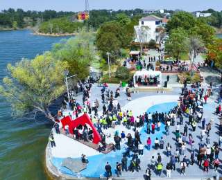 桃林里办诗会，花海中开派对，帝乡枣阳把“过路客”变“过夜客”