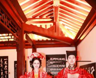 樱缘江城，鹤舞霓裳，“夜上黄鹤楼”上演限定婚礼快闪