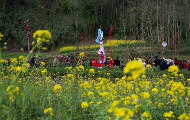 “空中戏剧”非遗巡游：流动的民俗盛宴