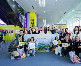 泰国23人跑团“跑游”武汉：赛前做足热干面功课，赛后最盼东湖樱花