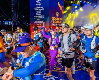 浙江温岭黄金海岸跑山赛激情开跑，近5000名中外选手奔赴山海