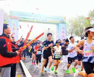 积分兑出新风尚、“志愿红”绘就春色图——湖北江陵“油菜花赋”绽放文明之花