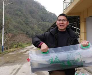 长阳：80后“渔二代”返乡创业 凭中高端鱼种年产值2000万