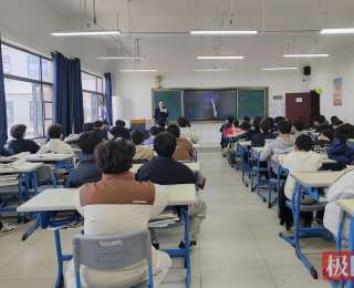 法治课堂进校园，筑牢青春“防护网”