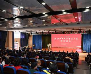 百余书法佳作亮相武汉情智学校，笔墨童心传承中华经典