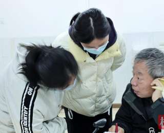 “引力场”周坚：病痛缠身38年，他把物理课上成了“人生课”