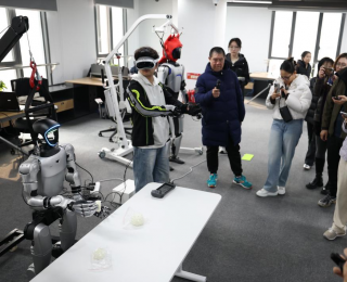 探访人形机器人如何“学习培训”