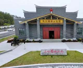 银发守红魂！湖艺退休教授扎根红安，十一年讲透将军故里故事