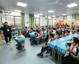 墨香润童心，武信职院“大手牵小手”传习非遗技艺