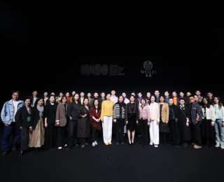 “等风来”武汉设计工程学院教师原创服装品牌乘风绽放中国国际时装周